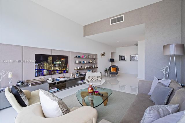 88 SW 7th Street 4203, Miami, FL 33130