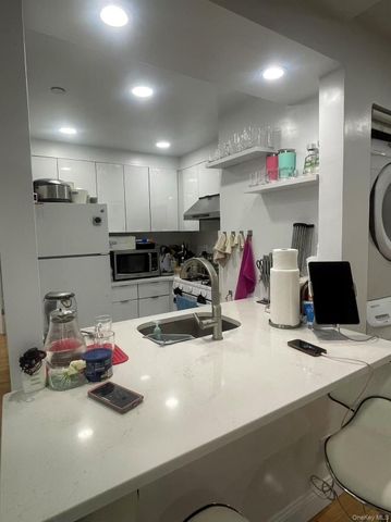 137-08 31 st Road 6E, Flushing, NY 11354