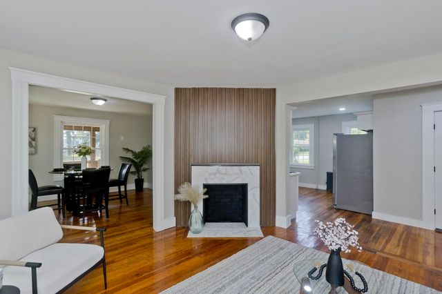 7 Lawndale Street, Easthampton, MA 01027