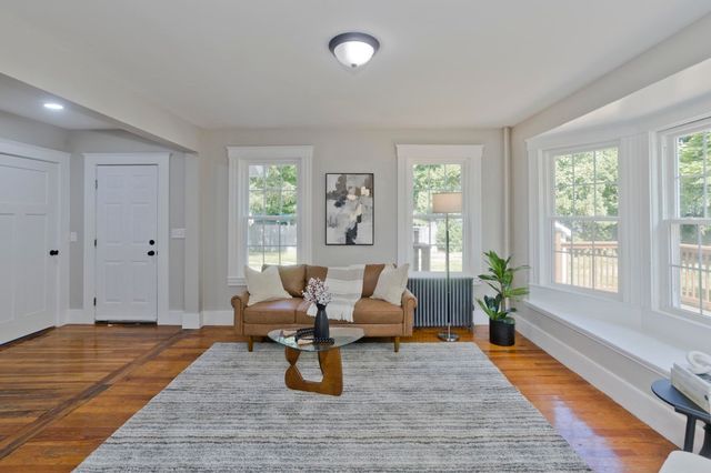 7 Lawndale Street, Easthampton, MA 01027