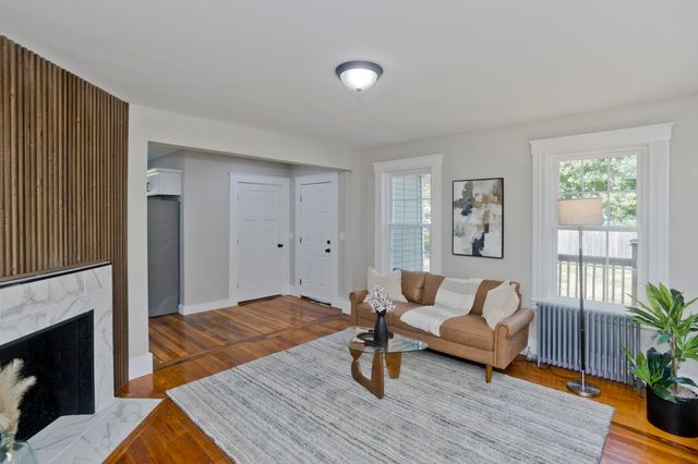 7 Lawndale Street, Easthampton, MA 01027