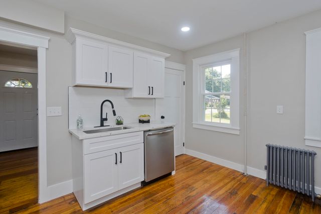 7 Lawndale Street, Easthampton, MA 01027