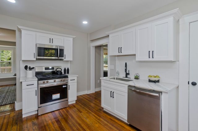 7 Lawndale Street, Easthampton, MA 01027