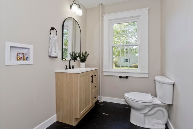 7 Lawndale Street, Easthampton, MA 01027