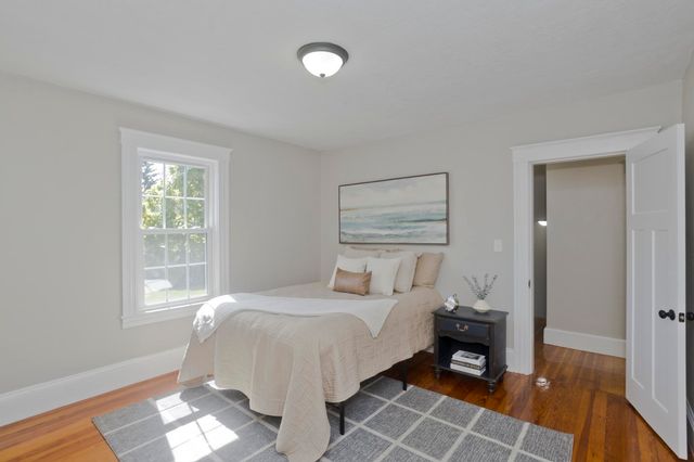 7 Lawndale Street, Easthampton, MA 01027
