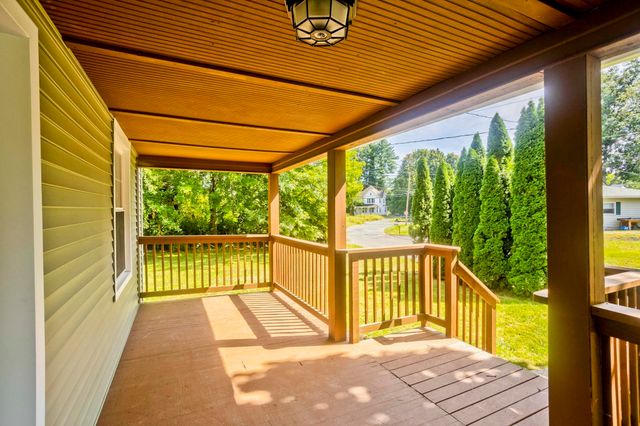 7 Lawndale Street, Easthampton, MA 01027