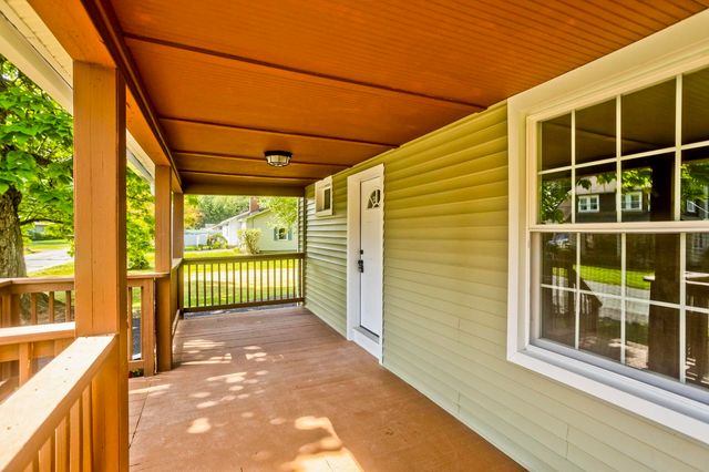 7 Lawndale Street, Easthampton, MA 01027