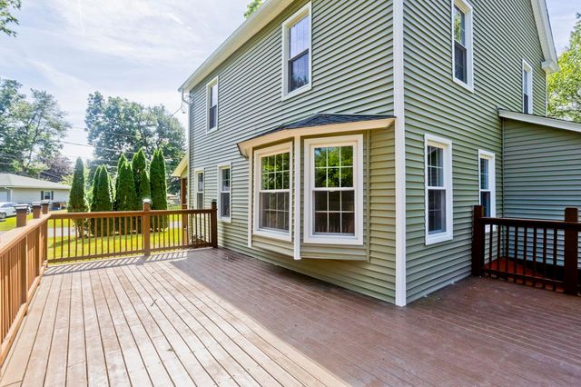 7 Lawndale Street, Easthampton, MA 01027
