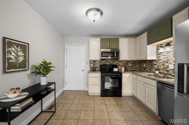 1323 Tahoe Valley Court, St Louis, MO 63021