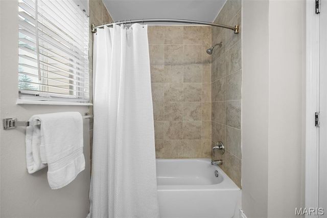 1323 Tahoe Valley Court, St Louis, MO 63021