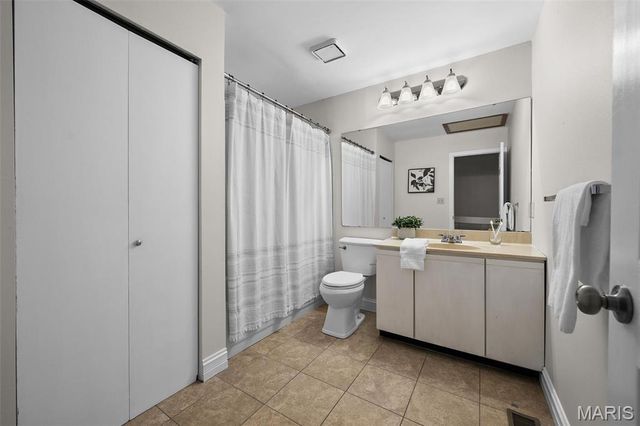 1323 Tahoe Valley Court, St Louis, MO 63021