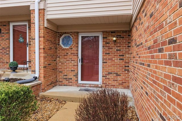 1323 Tahoe Valley Court, St Louis, MO 63021