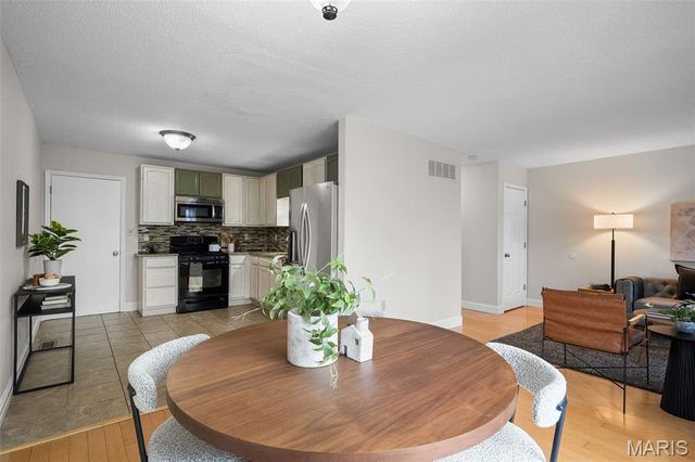 1323 Tahoe Valley Court, St Louis, MO 63021