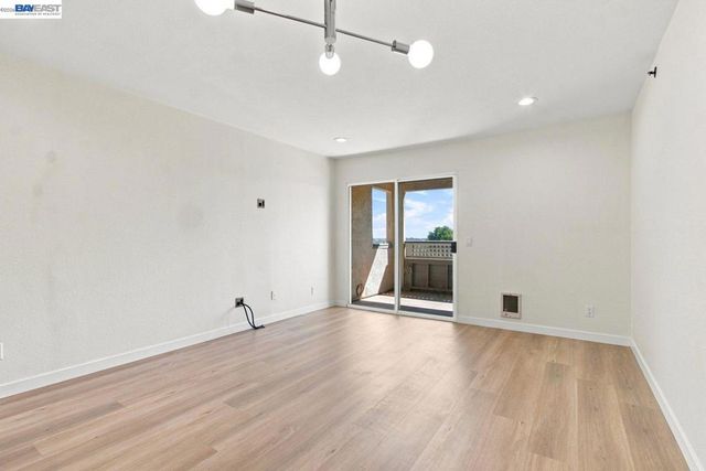 685 Dartmore Ln 365, Hayward, CA 94544