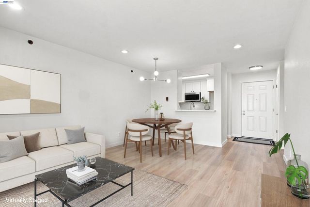 685 Dartmore Ln 365, Hayward, CA 94544