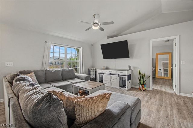 2706 SW 3rd PL, Cape Coral, FL 33914