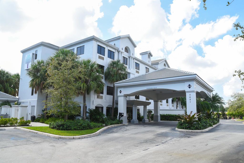 7051 Seacrest Boulevard, Lake Worth, FL 33462