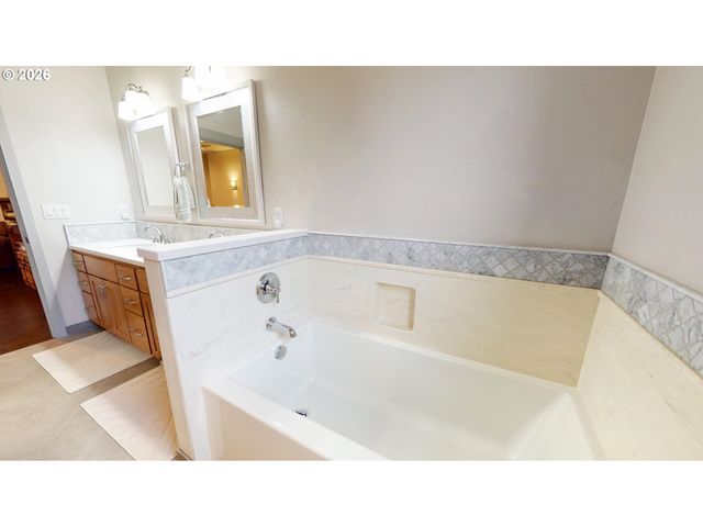 1074 HAMILTON St, Springfield, OR 97477