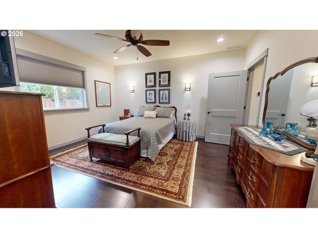 1074 HAMILTON St, Springfield, OR 97477