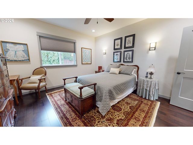 1074 HAMILTON St, Springfield, OR 97477