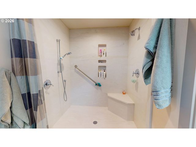 1074 HAMILTON St, Springfield, OR 97477