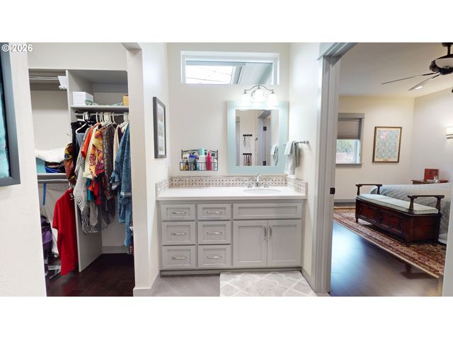 1074 HAMILTON St, Springfield, OR 97477