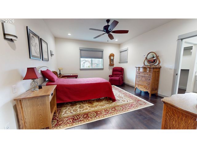 1074 HAMILTON St, Springfield, OR 97477