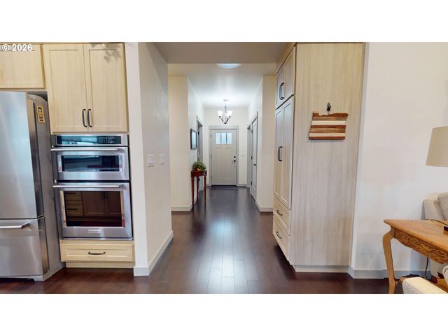 1074 HAMILTON St, Springfield, OR 97477