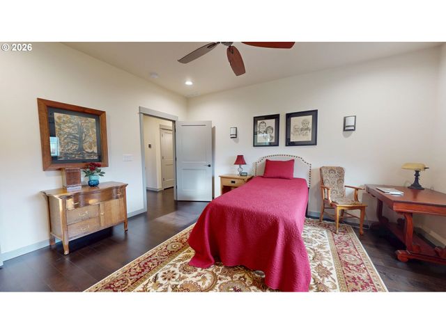 1074 HAMILTON St, Springfield, OR 97477