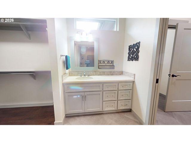 1074 HAMILTON St, Springfield, OR 97477