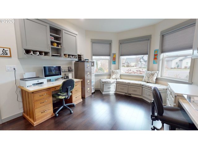 1074 HAMILTON St, Springfield, OR 97477