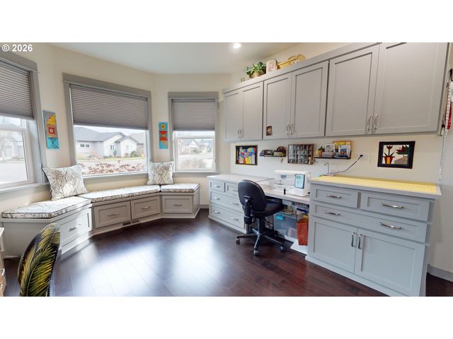 1074 HAMILTON St, Springfield, OR 97477