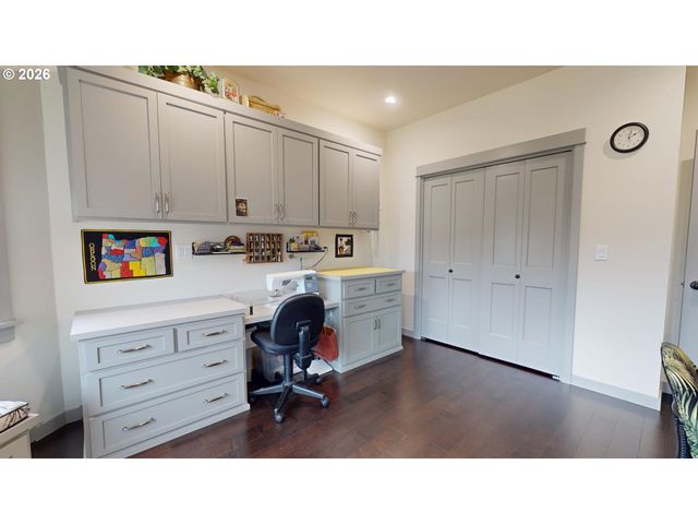 1074 HAMILTON St, Springfield, OR 97477