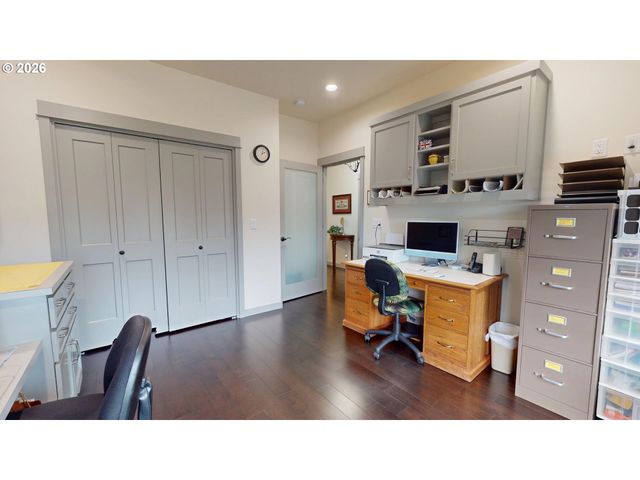 1074 HAMILTON St, Springfield, OR 97477