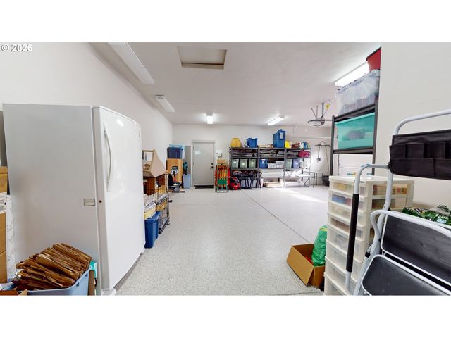 1074 HAMILTON St, Springfield, OR 97477