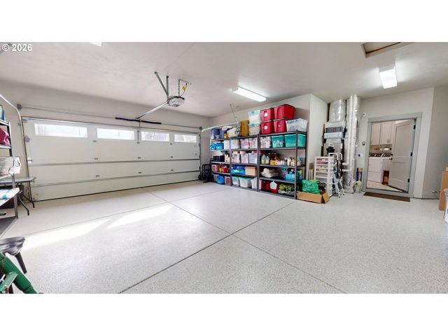 1074 HAMILTON St, Springfield, OR 97477