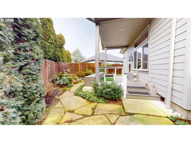 1074 HAMILTON St, Springfield, OR 97477