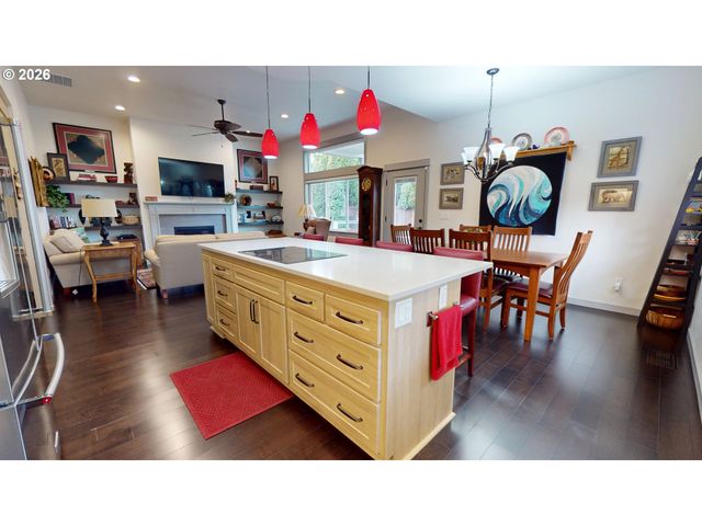 1074 HAMILTON St, Springfield, OR 97477