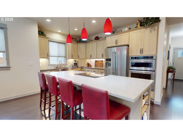 1074 HAMILTON St, Springfield, OR 97477