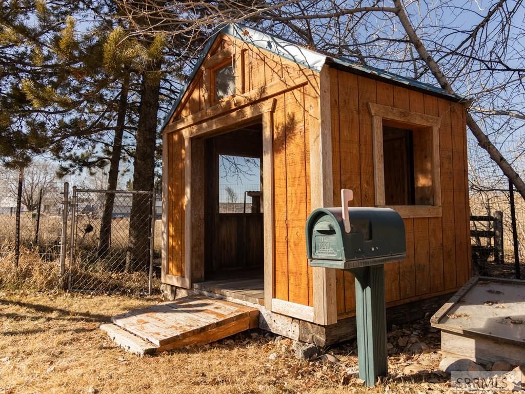 Image 9 of property listing at 319 N Pine Street, Parker, ID 83445