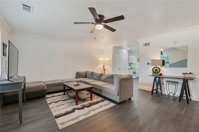 1725 Harvey Mitchell 612, College Station, TX 77840