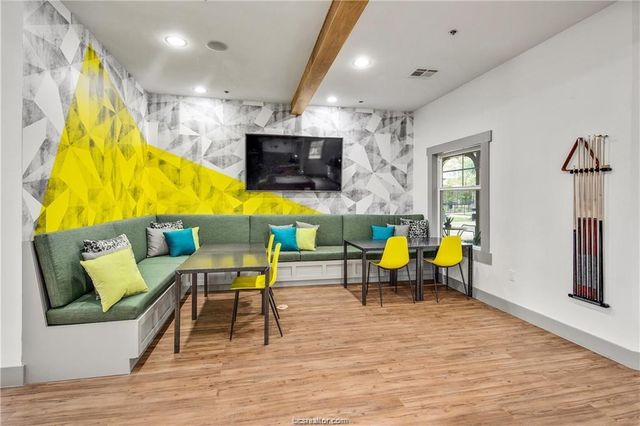 1725 Harvey Mitchell 612, College Station, TX 77840