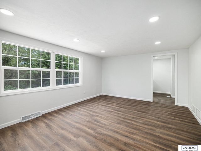 803 Ave H, Plattsmouth, NE 68048