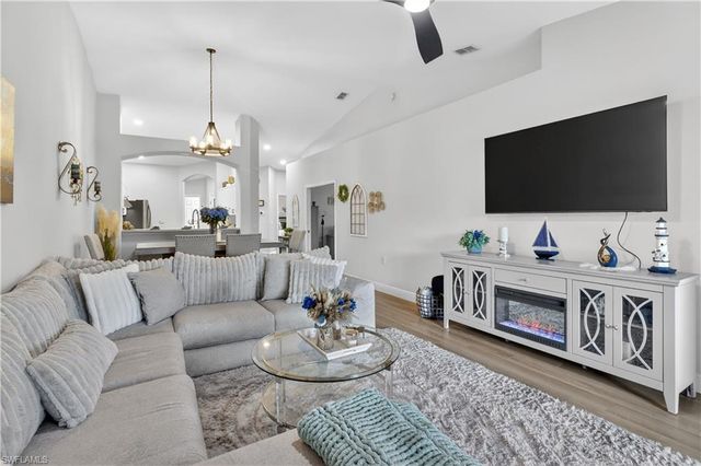 6175 Mandalay CIR 29, Naples, FL 34112