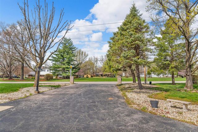 8620 State Route 163, Belleville, IL 62223