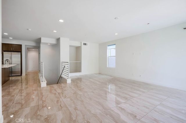 67 Lennox, Irvine, CA 92612