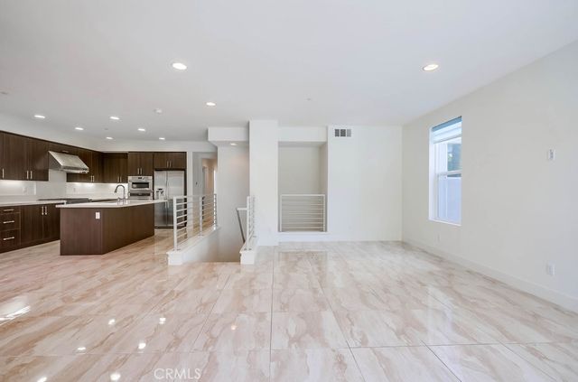 67 Lennox, Irvine, CA 92612