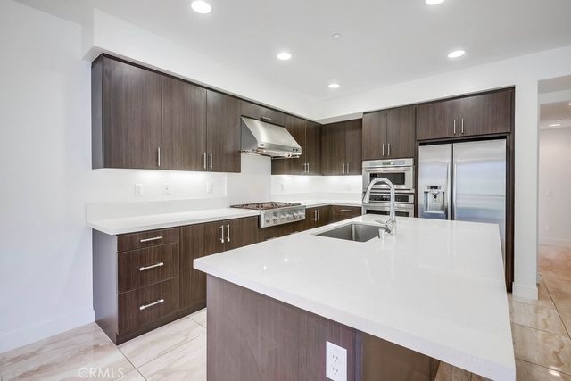 67 Lennox, Irvine, CA 92612