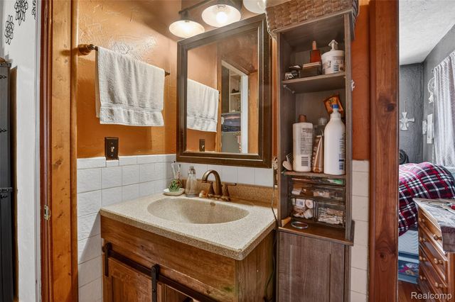 8679 State Road, Millington Village, MI 48746