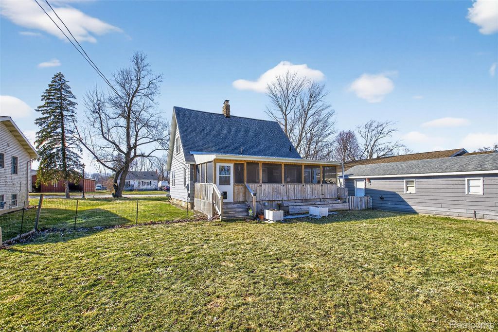 8679 State Road, Millington Village, MI 48746